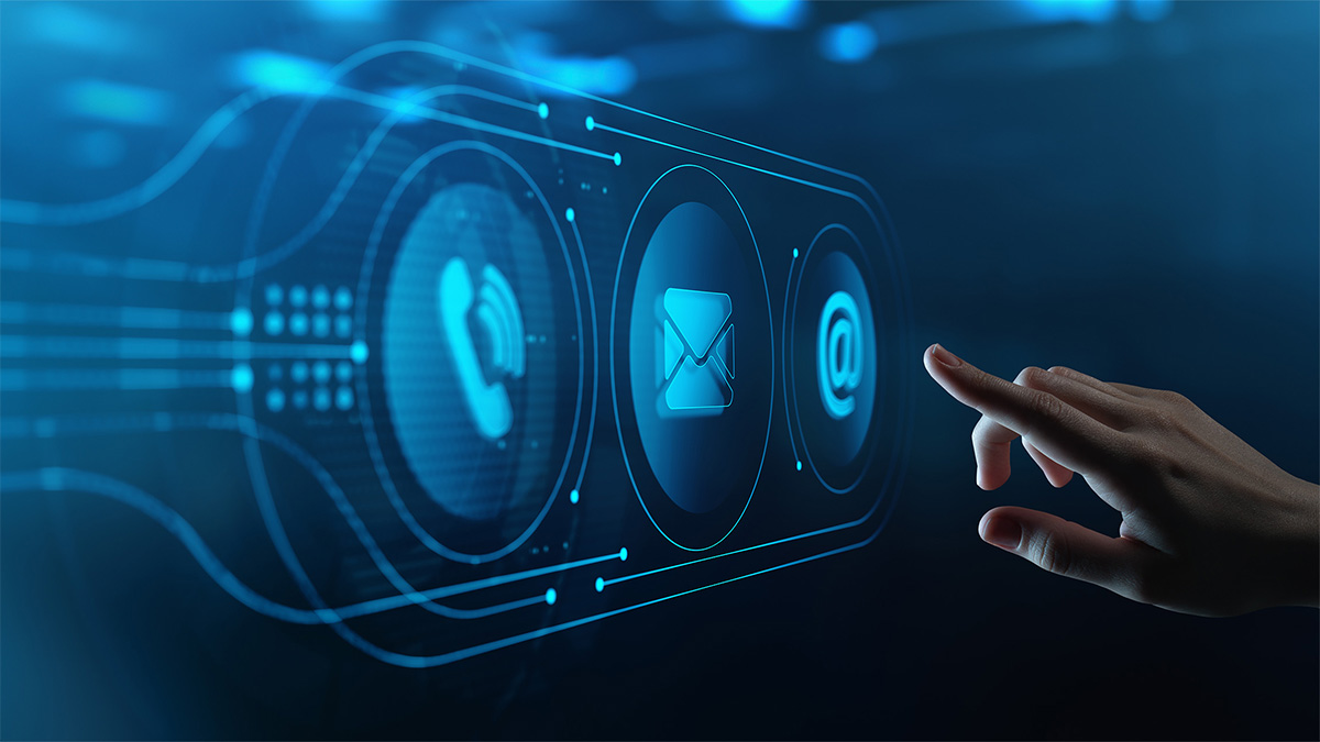 Immagine di intestazione per la sezione contatti, con sfondo sfumato blu e icone stilizzate di telefono, email e mappa; rappresenta le modalità di contatto e assistenza clienti.