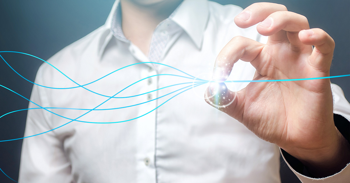 Dispositivo mobile che visualizza un'applicazione con icone rappresentanti diversi settori industriali, su sfondo sfumato celeste; simboleggia l'adattabilità delle soluzioni offerte